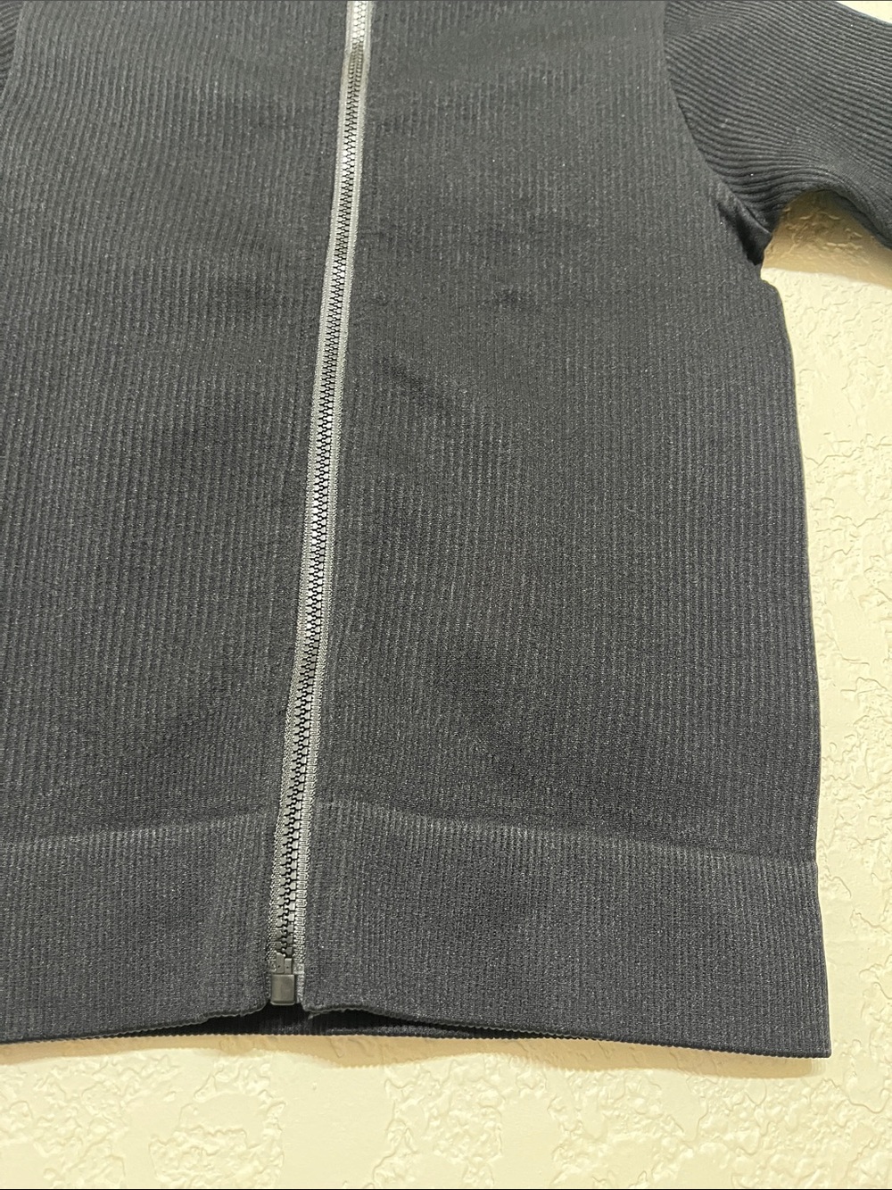 Women’s Size Small Short-Sleeve Zip-Up Mock Neck Active Top - Black - Picture 6 of 11